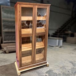 Showcase humidor model Soberano walnut