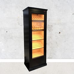 Black lacquered Ventus humidor