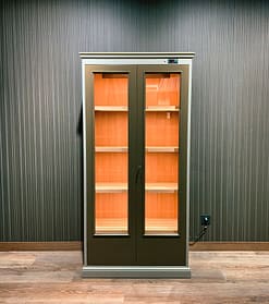 Showcase humidor model Soberano two colors