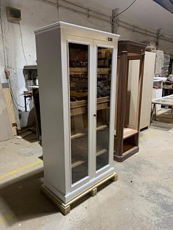 Showcase humidor model Soberano white