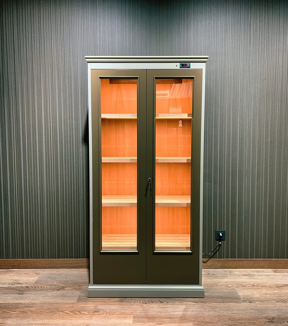 Showcase humidor model Soberano two colors