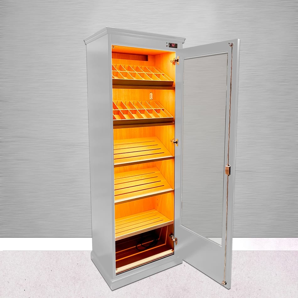 Open white lacquered Ventus humidor