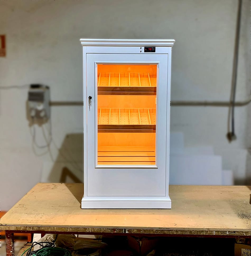 Medium cabinet humidor model Carrito