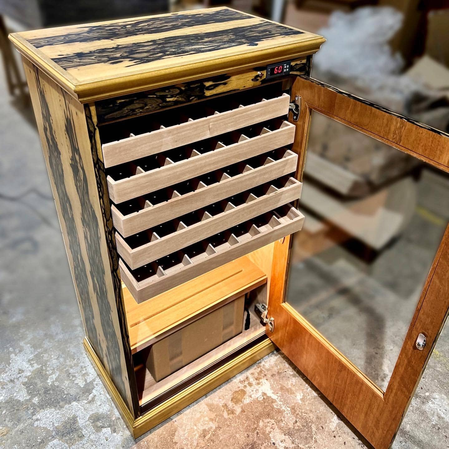 Carrito customized humidor
