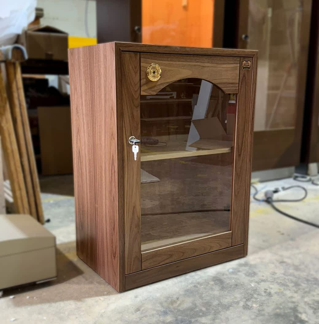 Medium cabinet humidor model Berlin