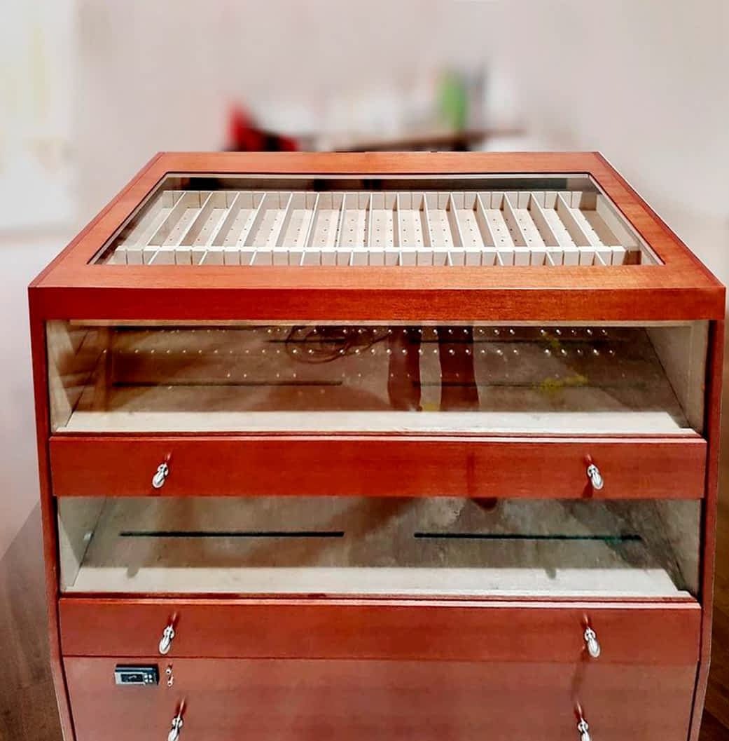 Countertop humidor model for tobacco shops
