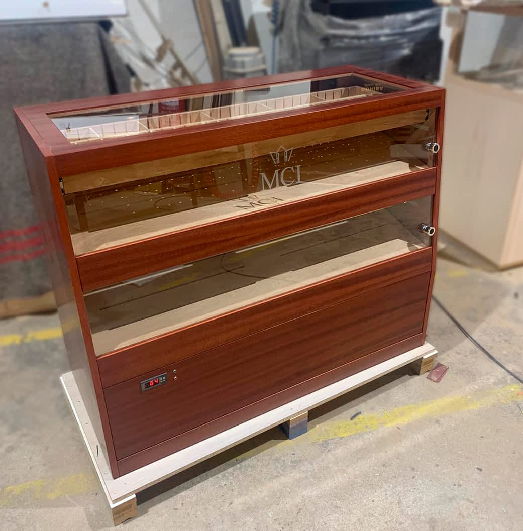 Countertop humidor model for tobacco shops