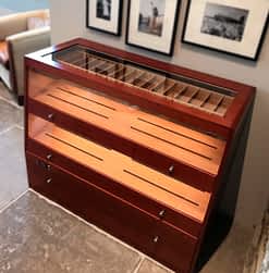 Countertop humidor model for tobacco shops