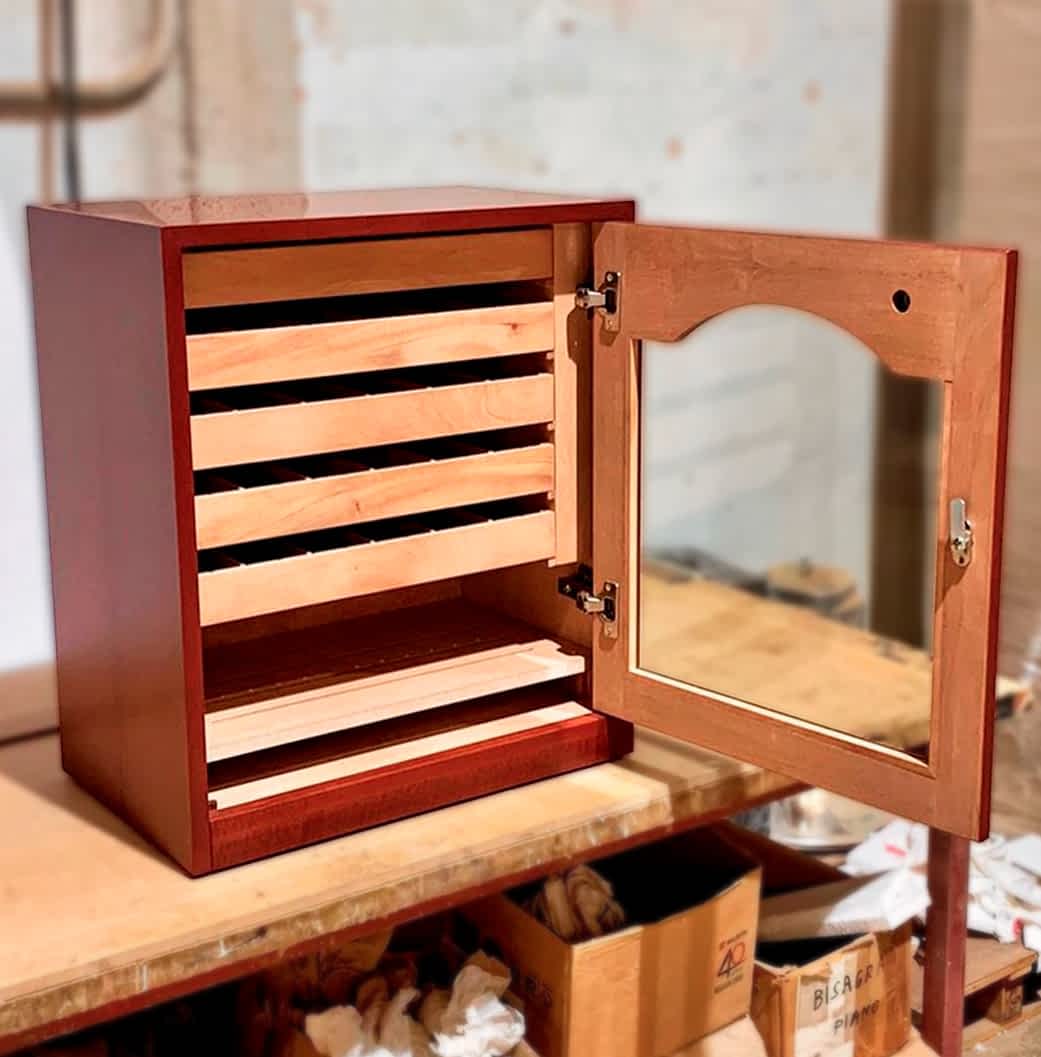Humidor mediano modelo Berlín abierto