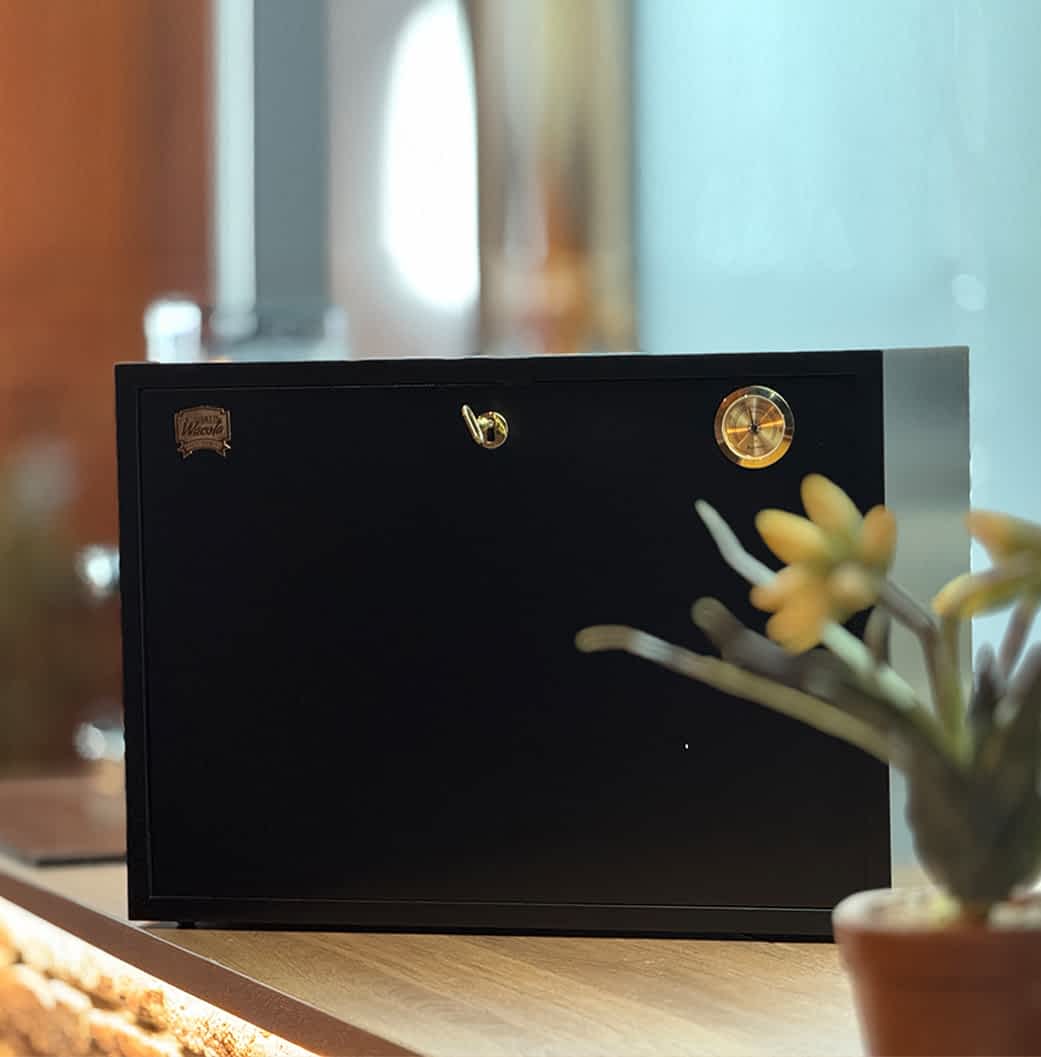 Humidor de sobremesa modelo Presidente cristal lacado negro