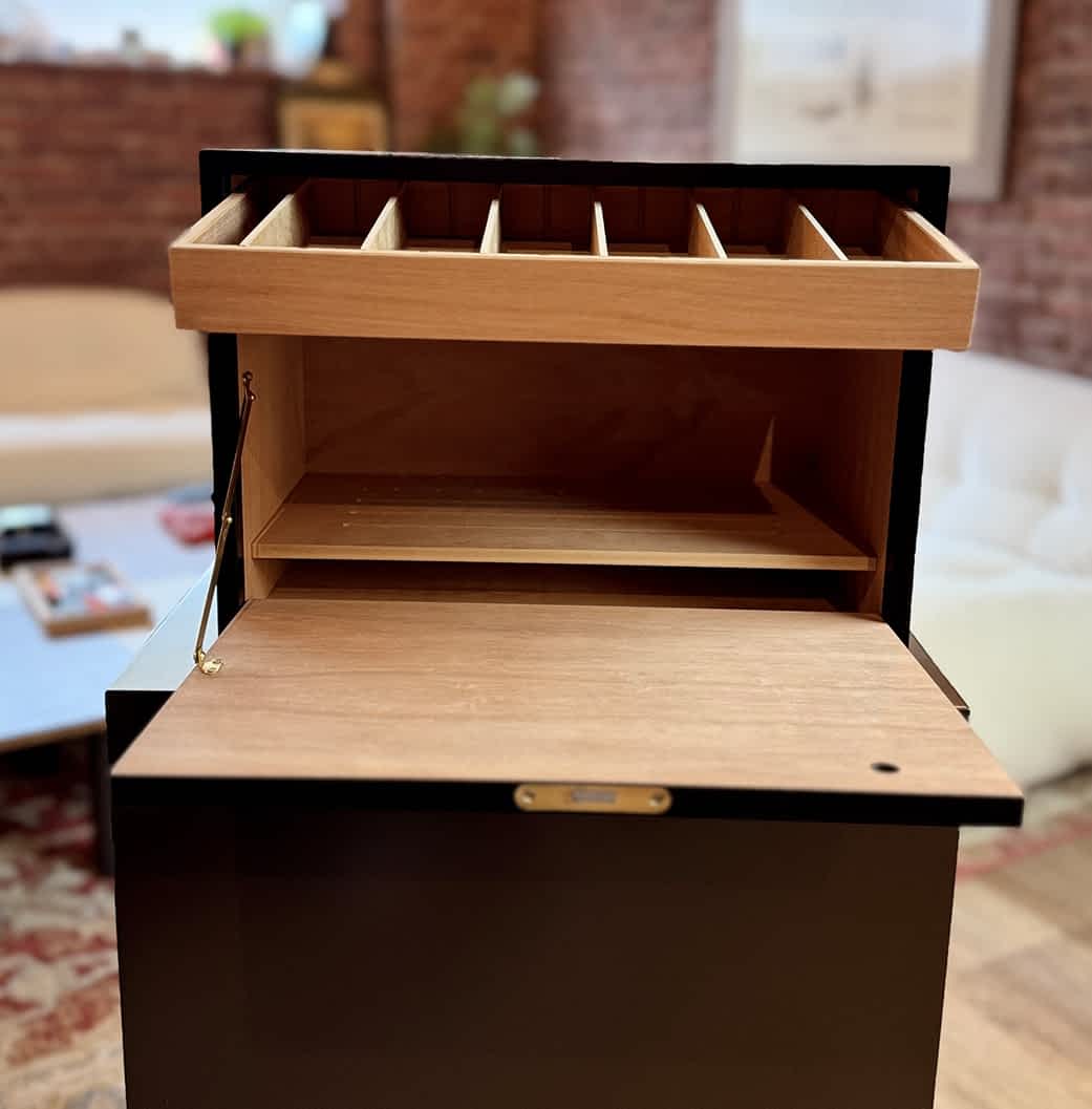 Humidor de sobremesa modelo Presidente lacado negro abierto