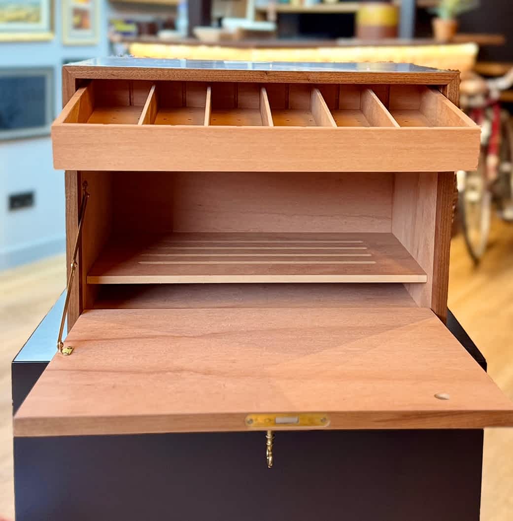 Humidor modelo Presidente abierto