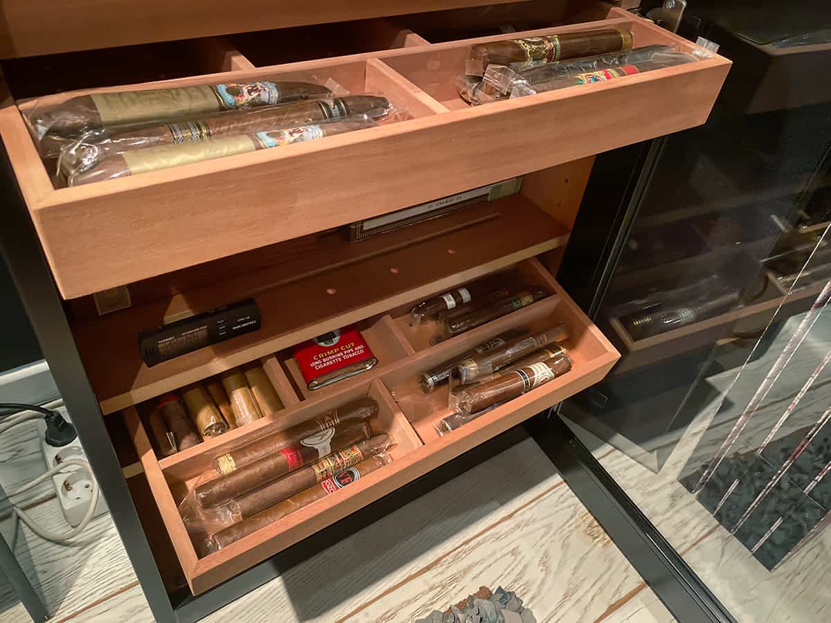 Interior de un humidor para puros