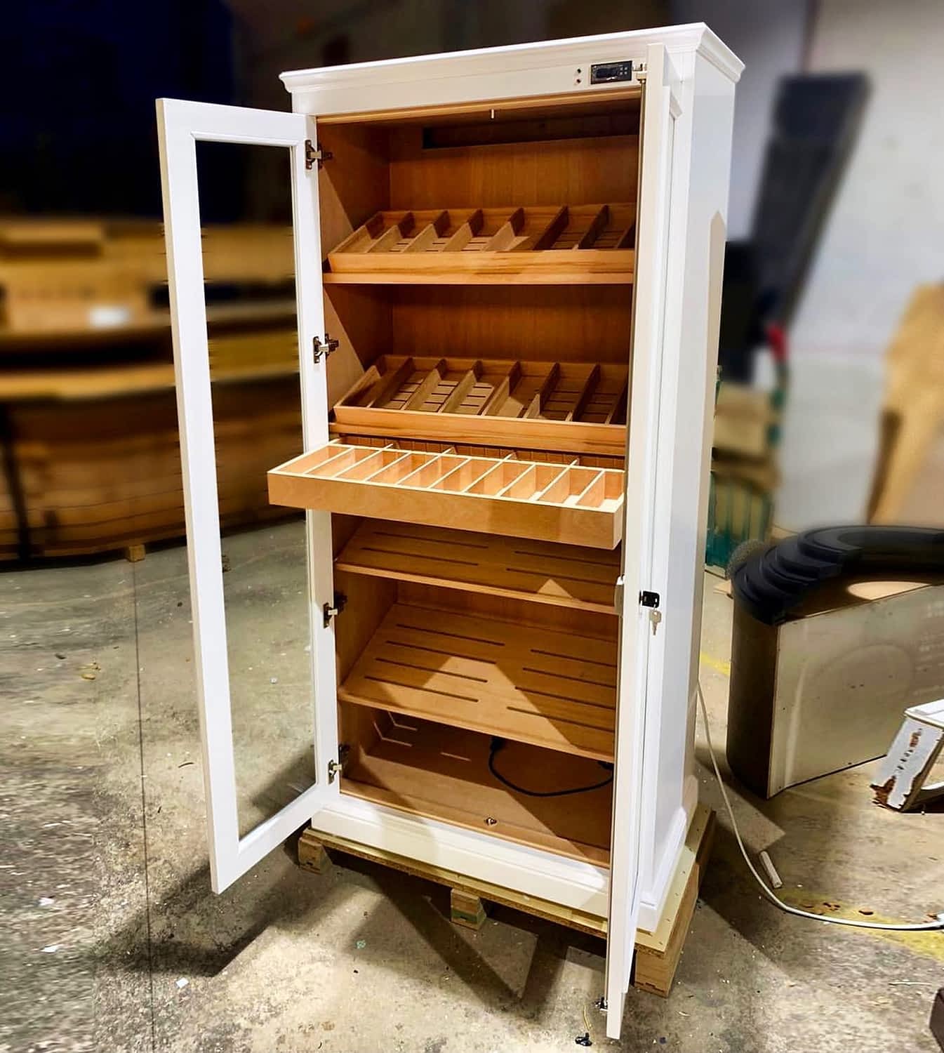 Humidor Vitrina modelo Soberano abierto
