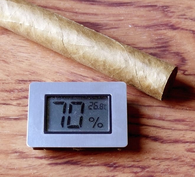 Why should the humidity in a humidor be at 70? Humidores Wacota