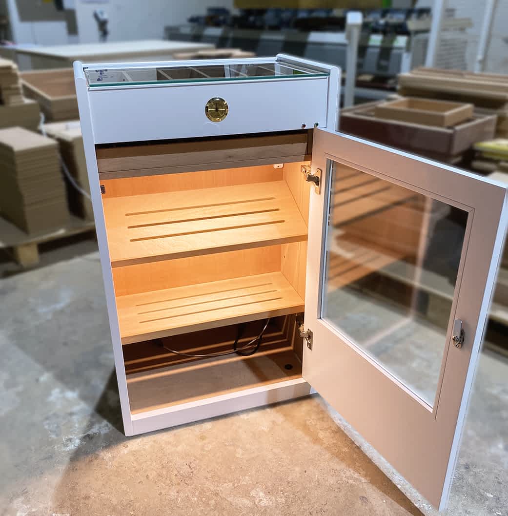 Estoril humidor, white lacquered, opened