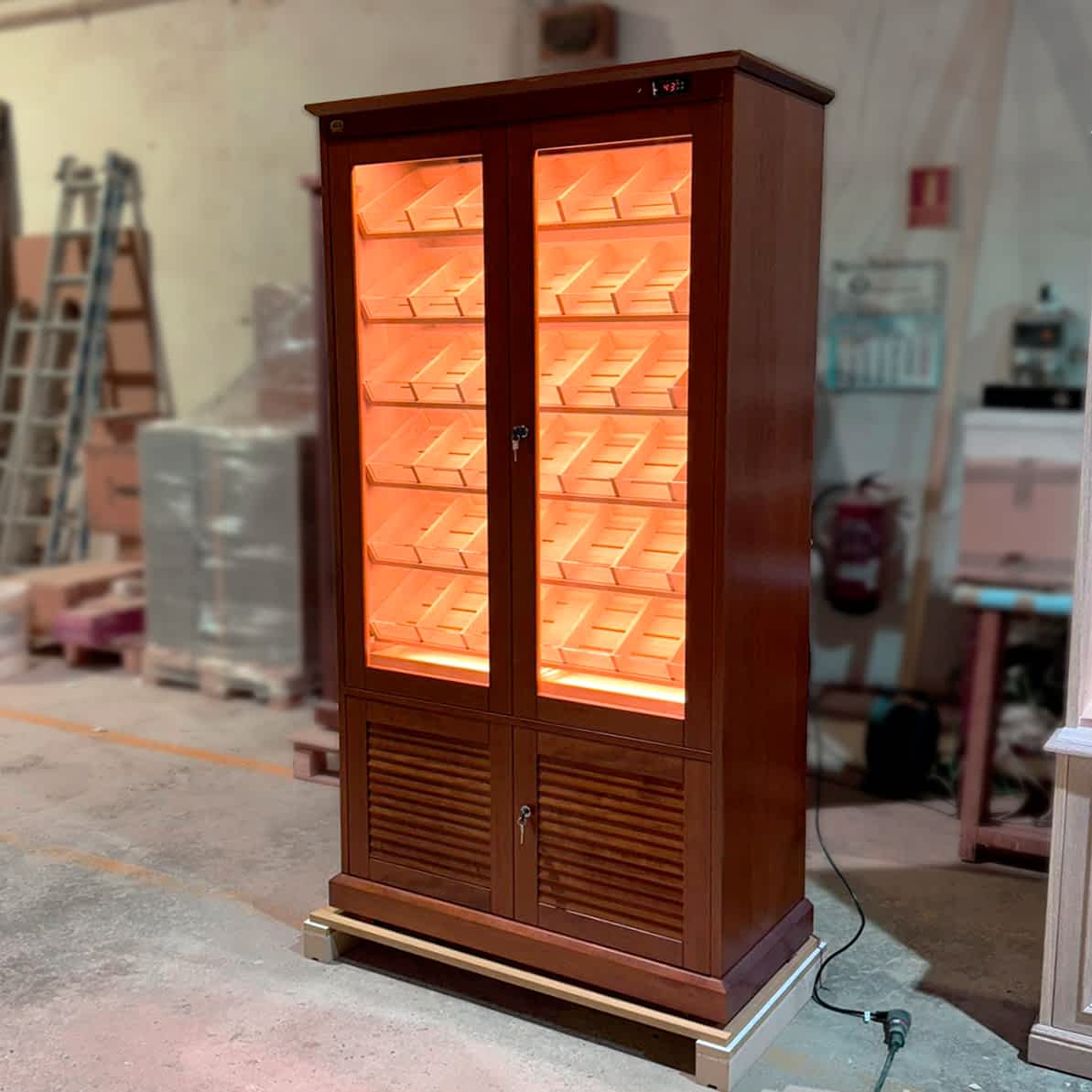 Belgrado mahogany varnished