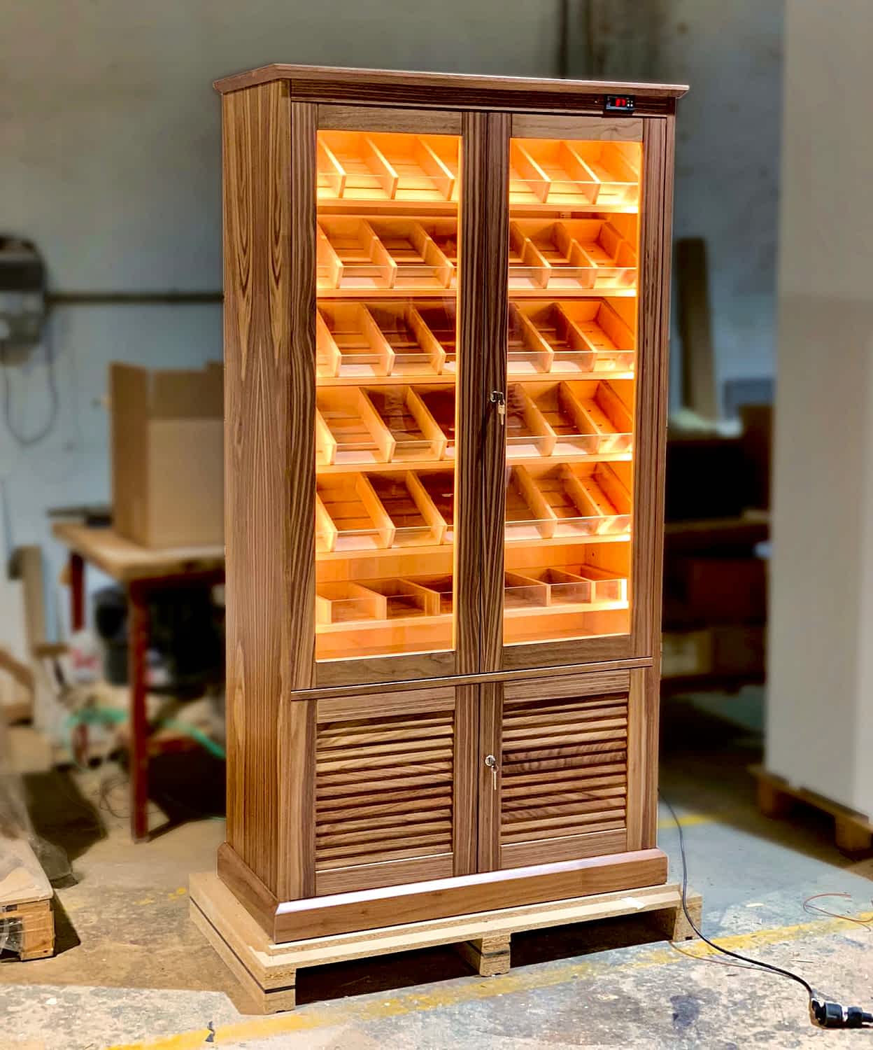 Showcase humidor model Belgrado cherry