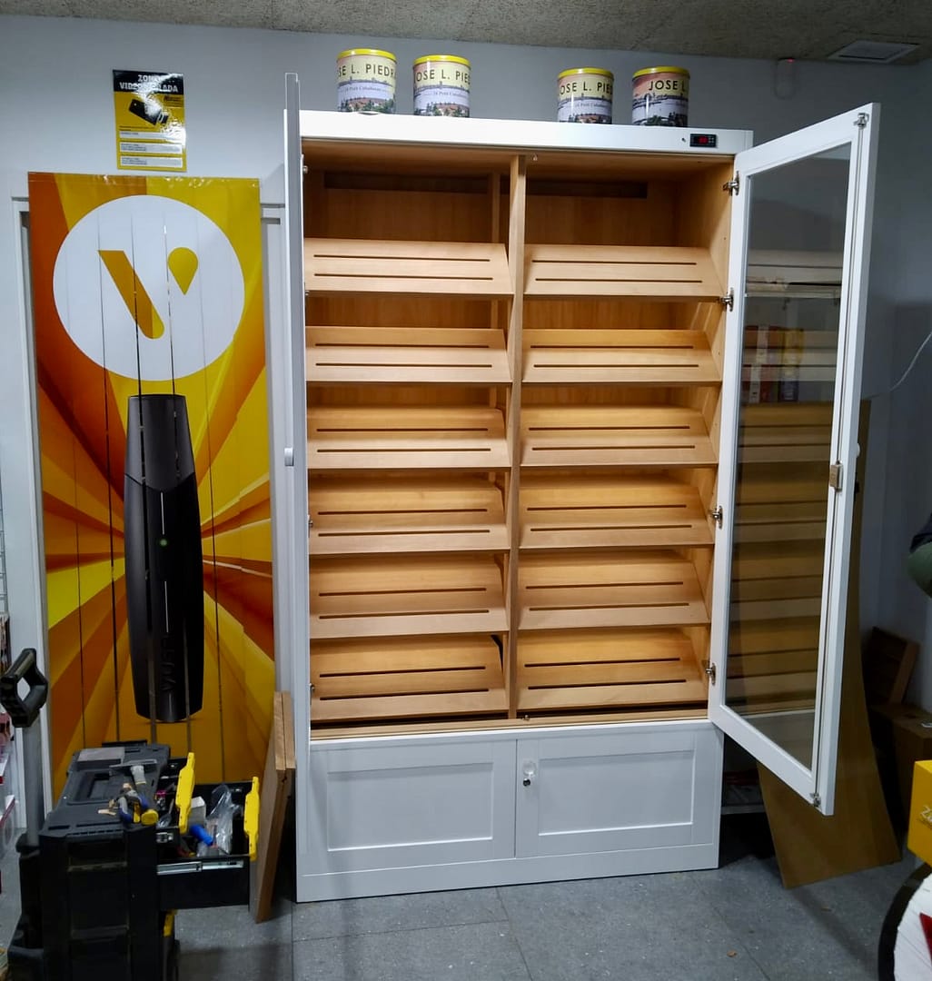 Humidor vitrina modelo Aficionado abierto