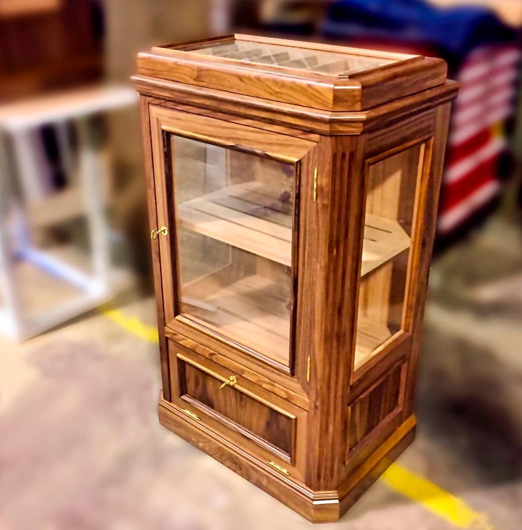 Humidor modelo Atenas acabado nogal