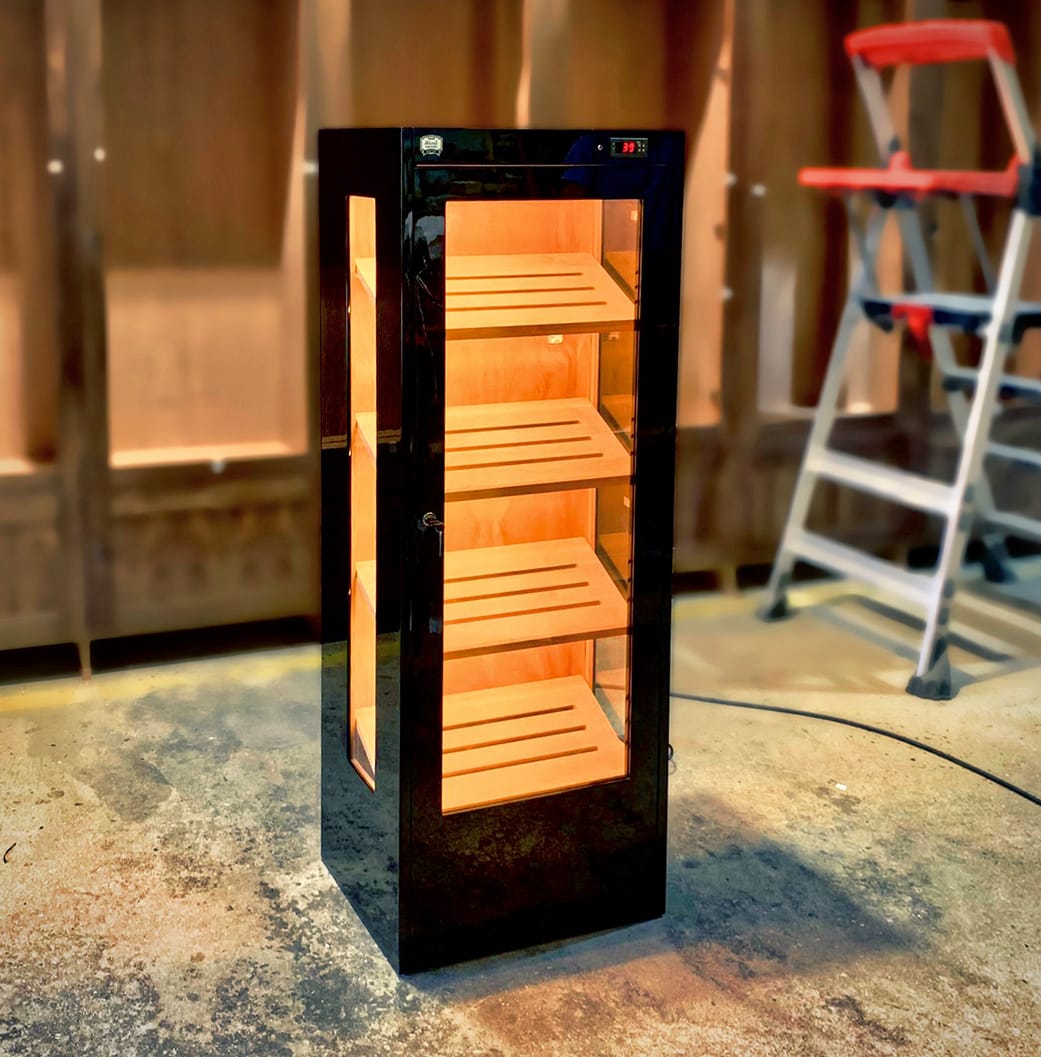 Humidores Imperial negro con laterales en cristal