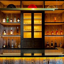 Humidor a medida acabado nogal cepillado