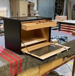 Humidor de sobremesa modelo Presidente cristal lacado negro abierto