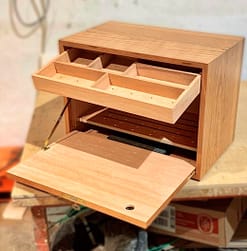 Humidor modelo Presidente con la puerta abierta
