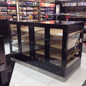 El humidor modelo Baviera, es uno de los cinco humidores de puros para profesionales. Humidor modelo Baviera doble acabado lacado negro