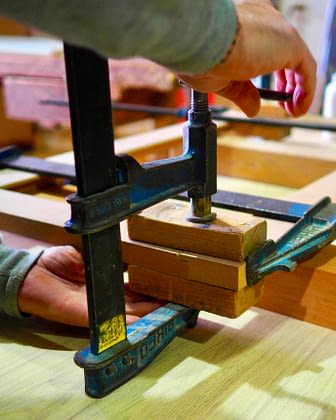 Encolado con sargento