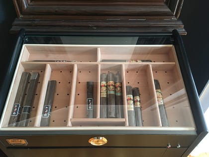 Los humidores o muebles para puros esenciales para su conservación