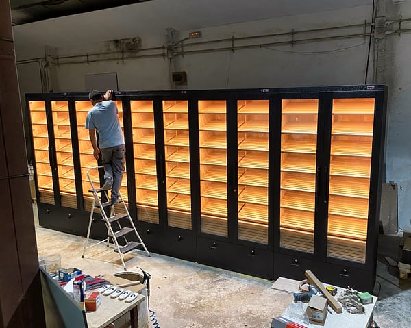 Trabajando en un gran proyecto de humidores especial de casi 10 metros de largo