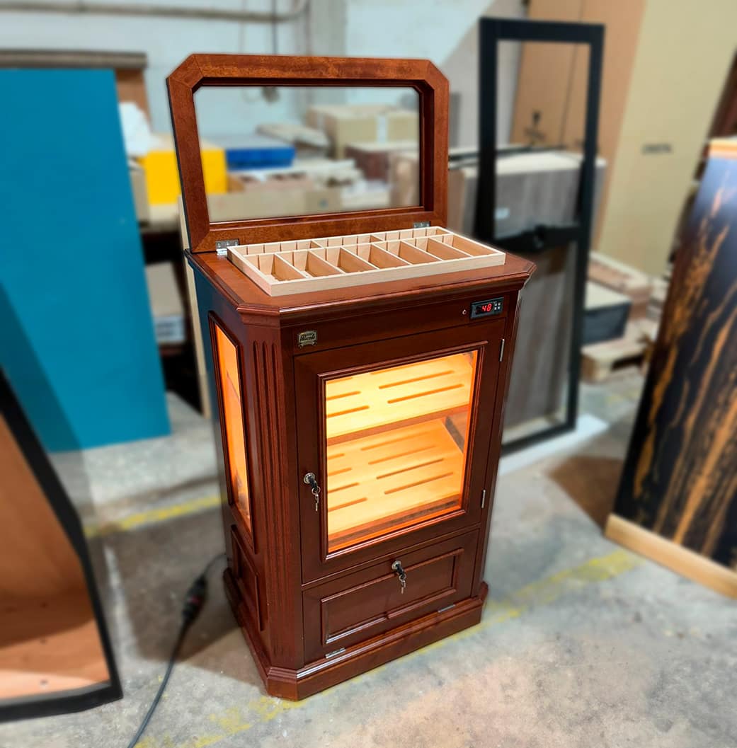 Medium cabinet humidor model Atenas open