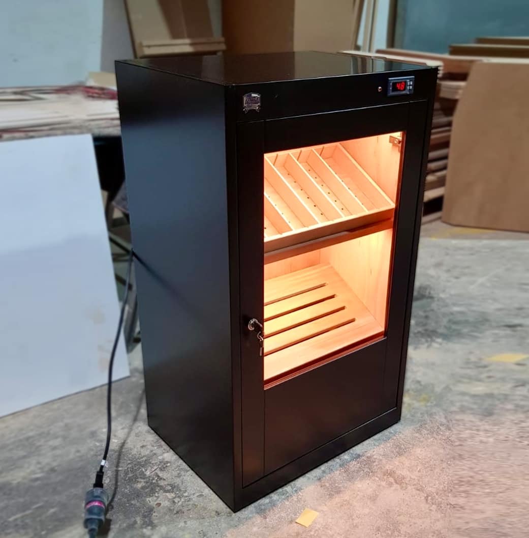 Estoril humidor, black lacquered