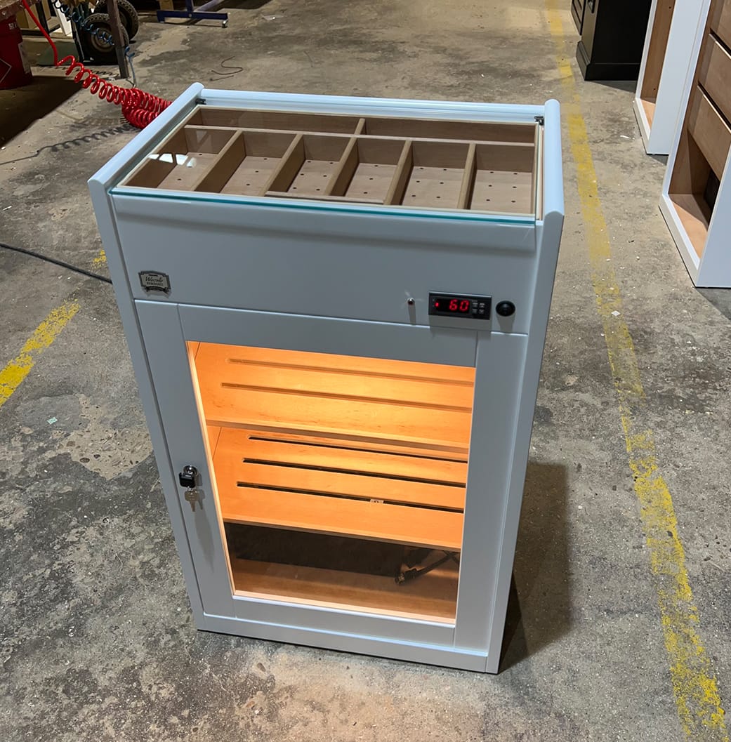 Estoril humidor, white lacquered