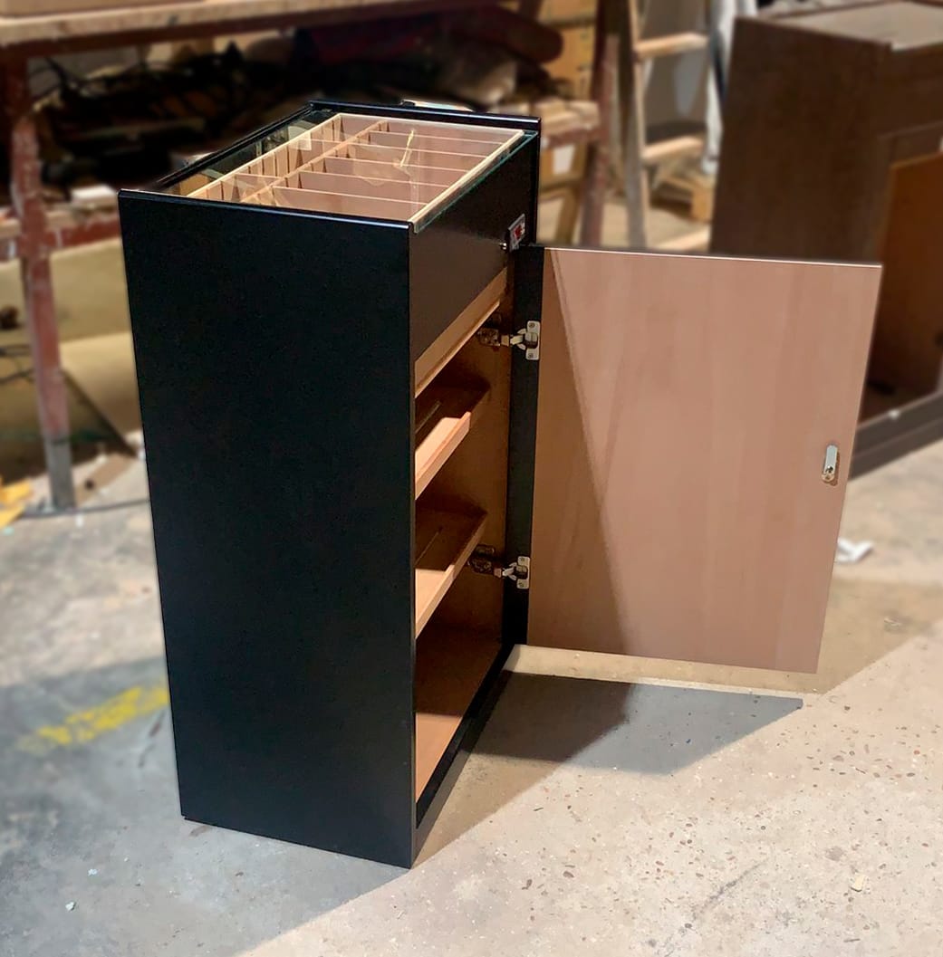 Estoril humidor, black lacquered