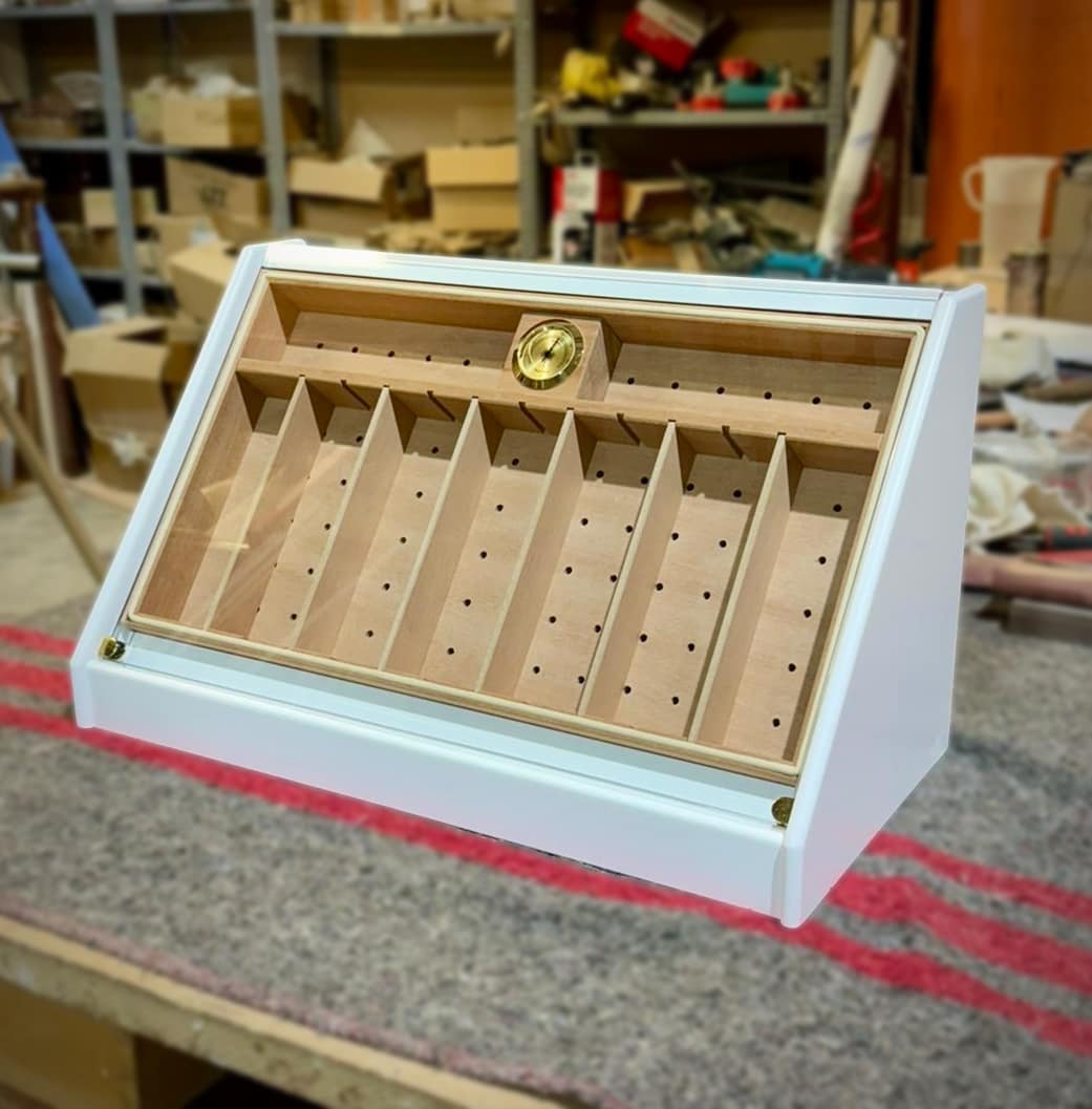 White lacquered Palmera humidors