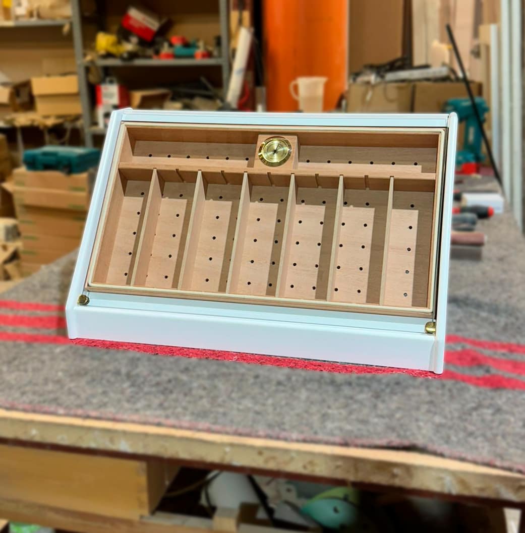 White lacquered Palmera humidors