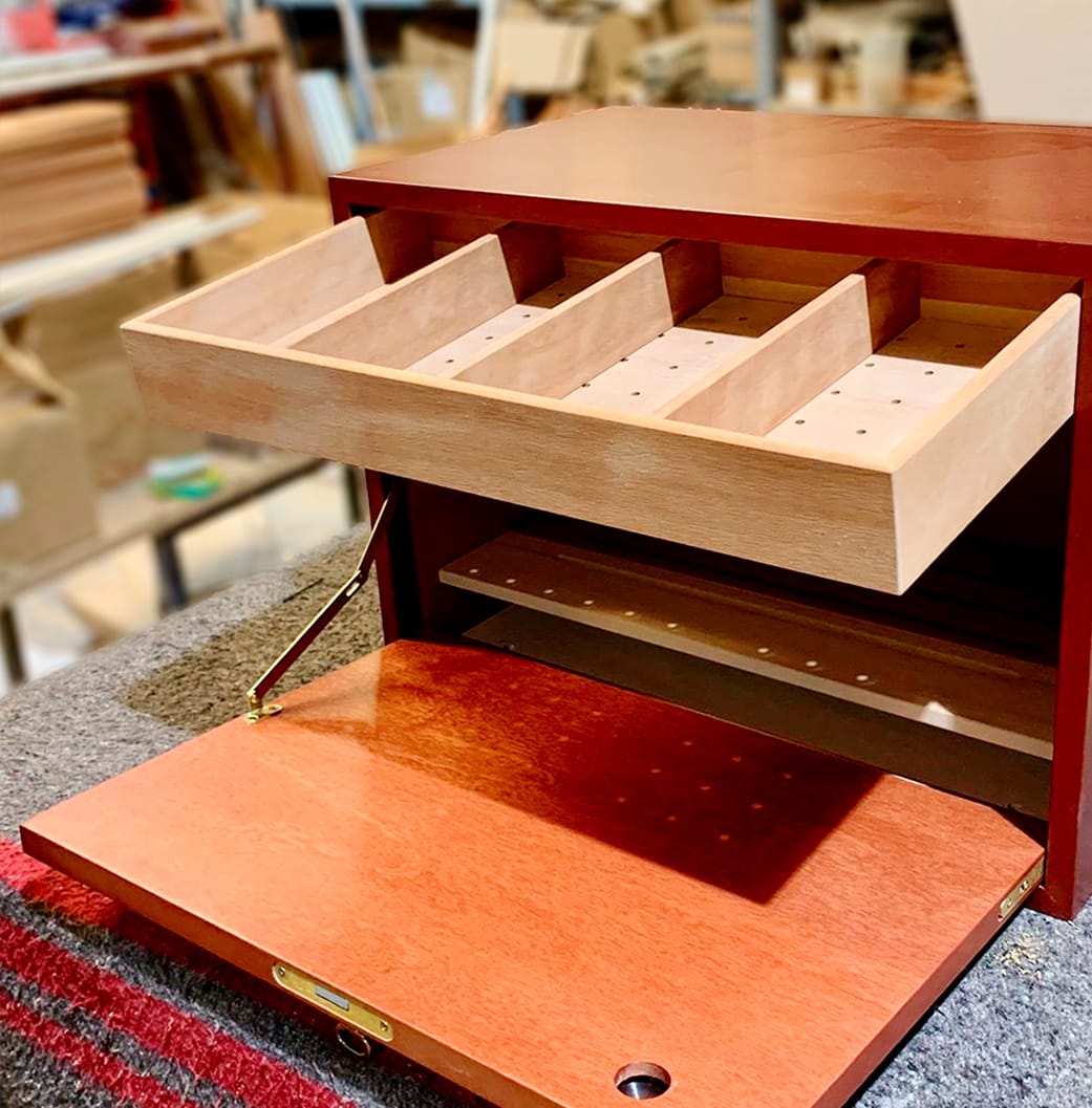 President model open cherry wood humidor