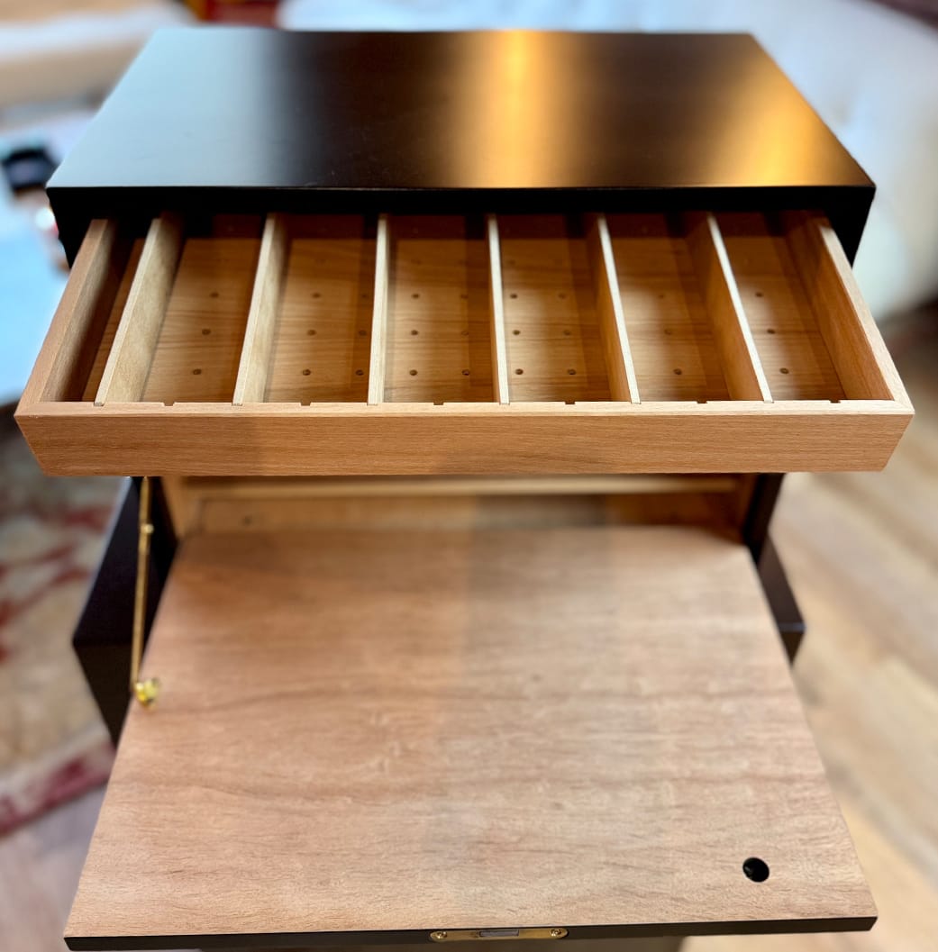 Black lacquered open desktop humidor, Presidente model