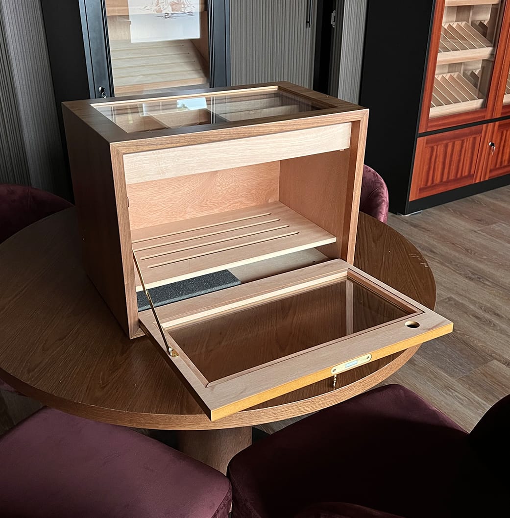 Presidente open glass tabletop humidor