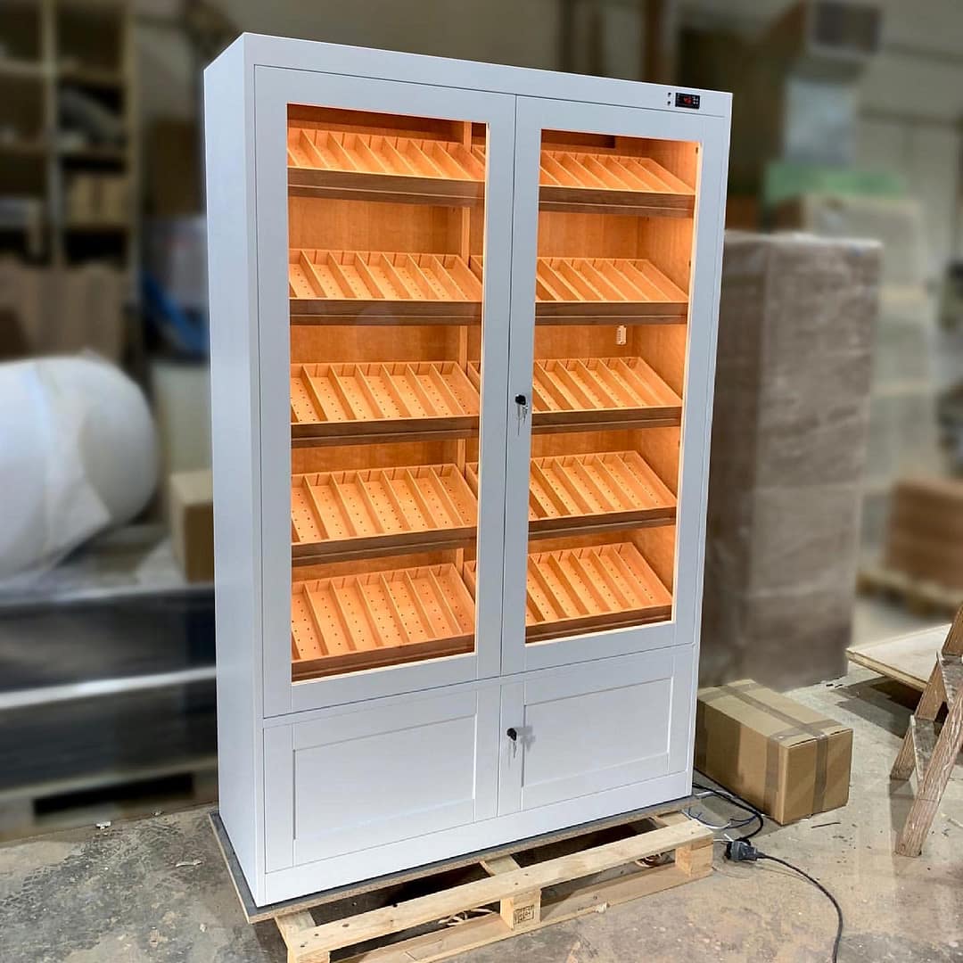 Humidor display case model Aficionado white
