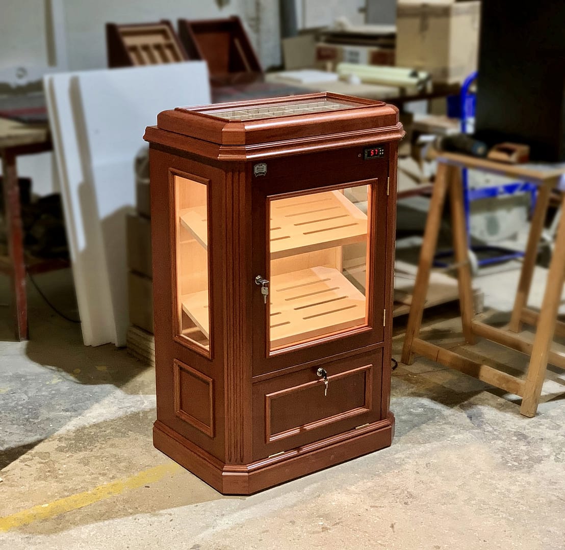 Medium cabinet humidor model Atenas
