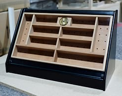 Humidor box model Palmera black lacquer