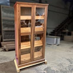 Showcase humidor model Soberano walnut