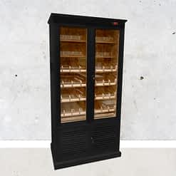 Humidor modelo Belgrado acabado lacado negro