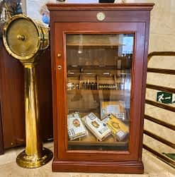 Medium cabinet humidor model Carrito