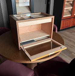 Presidente open glass tabletop humidor