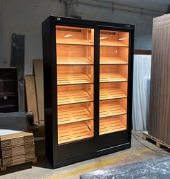 Showcase humidor model Modular black lacquered
