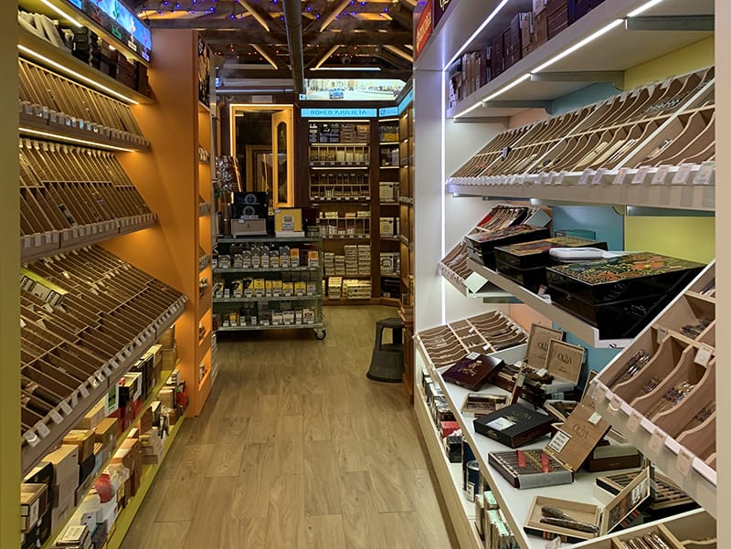Ambiente para tus cigarros en las cavas para puros